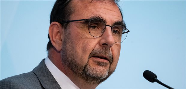 Holetschek: Klinikfinanzierung gehört in den Deutschlandpakt Poltert gegen die Krankenhauspolitik des Bundes: Bayerns CSU-Gesundheitsminister Klaus Holetschek.