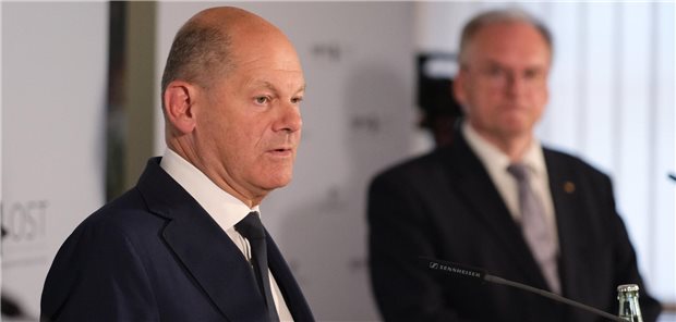 Positionierte sich zur Krankenhausreform anlässlich eines Treffens mit den Ministerpräsidenten der ostdeutschen Bundesländer: Bundeskanzler Olaf Scholz (SPD) und Reiner Haseloff (CDU), Ministerpräsident von Sachsen-Anhalt.