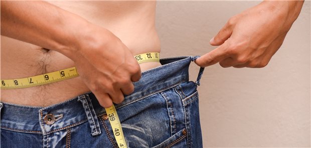 Positive Effekte von Low-Carb-Diäten: Weniger Gewicht, Blutdruck und LDL-Spiegel sinken.