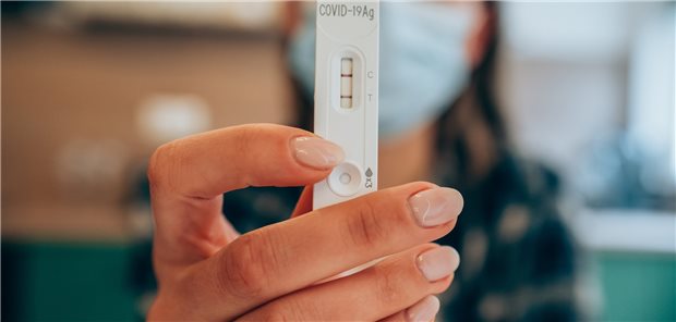 Für Corona-Bürgertests ist ab Juli ein Eigenanteil fällig Positiver Antigentest: Symptomlose Patienten sollen in der Regel ab 1. Juli drei Euro dazubezahlen.