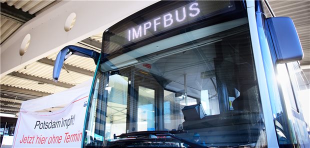 Potsdam hat Erfahrung mit Impfbussen. Sie wurden wie hier im Februar vergangenen Jahres bereits für Impfungen gegen das Coronavirus auf die Straße geschickt.