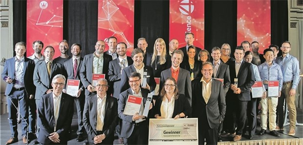 Prämierte Medizin-Projekte Prämierte junge Innovatoren unter sich: Die Gewinner des Science4Life Venture Cup 2017 bei der Preisverleihung in Wiesbaden.