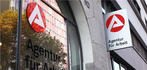 Präsenz beim Jobcenter zeigen während einer Pandemie? Das Sozialgericht in Hildesheim billigt Risikogruppen zu, zu Hause zu bleiben – ohne Leistungskürzungen.