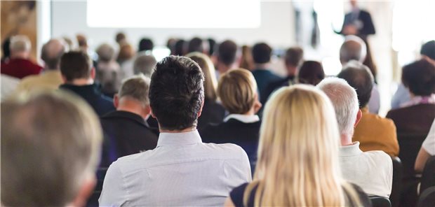 Präsenzfortbildung? Zu Corona-Zeiten eher nicht! Daher haben Ärzte nun mehr Zeit für den Fortbildungsnachweis.