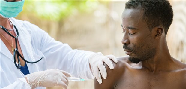 Prävention in Ebola-Regionen: Gegen das hämorrhagische Fieber gibt es inzwischen wirksame Impfstoffe.