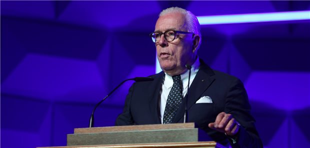 Präzisionsmedizin und Künstliche Intelligenz verändern die Möglichkeiten der ärztlichen Heilkunst. Aber „die Individualität und das Persönliche unseres Berufs muss erhalten bleiben“, sagte BÄK-Präsident Dr. Klaus Reinhardt beim Festabend des 130. Internistenkongresses.