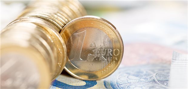 Praxen erhalten seit April einen Zuschlag von neun Euro auf die Grundpauschale von 65 Euro, wenn sie das Siegel „Nachhaltige Praxis – Mensch. Klima. Umwelt“ aufweisen können.