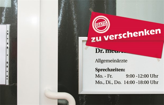 Selbst geschenkt wollte keiner die Praxis Praxis gratis abzugeben: Zwei Hausärzte bemühten sich vergeblich, einen Nachfolger zu finden. Auch für umsonst (wie auf unserer Montage) fand sich kein ernsthafter Interessent für die Praxis in einer Kleinstadt.