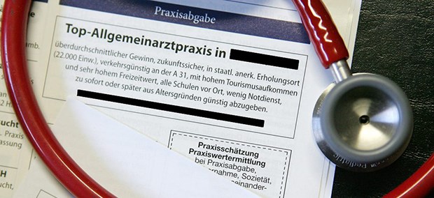 Union plant Quasi-Enterbung von Ärzten Praxis samt Arztsitz zu verkaufen: Nach dem Willen der Union könnte das in Zukunft nicht mehr so einfach sein.