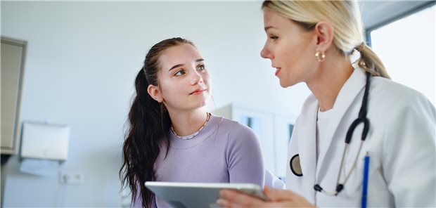 Baden-Württemberg: Ambulante Weiterbildung auf Wachstumskurs Praxis statt Klinik: Die ambulante Weiterbildung ist bei ÄiW durchaus gefragt. Damit die Praxen mit den Kliniken konkurrieren können, wird die Weiterbildung von KV und Kassen gefördert.