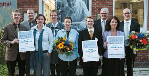 Ausgezeichnet! Zündende Ideen für eine bessere Zukunft Preisträger 2010: Karsten Knöppler, Sylvia Müther, Hans-Dieter Nolting, Markus Scholten, Kerstin Hommel, Paula Loibl, Sandra Boy, Ulrich Ebermann, Peter Müller-Barma (von rechts).