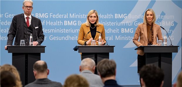 Primärversorgungssystem ante portas: KBV-Chef Andreas Gassen, Bundesgesundheitsministerin Nina Warken und GKV-Vize Stefanie Stoff-Ahnis am Dienstag in Berlin.