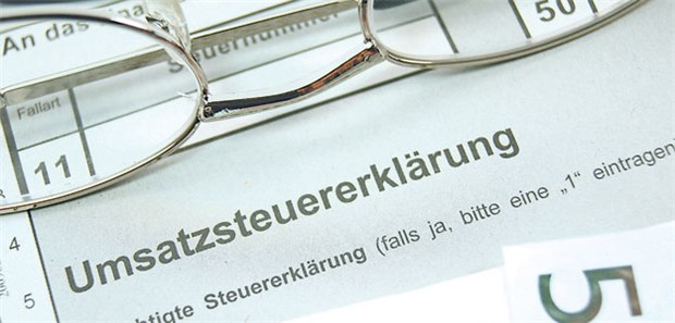 Befreiung für Privatkliniken gilt rückwirkend Privatkliniken, die 40 Prozent ihrer Leistungen zu sozialrechtlichen Konditionen abrechnen, müssen keine Mehrwertsteuer abführen.