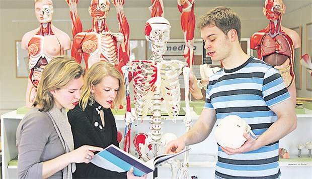 Fünf Kennzeichen einer guten Arztausbildung Privatuni mit langer Medizinerfahrung: Studenten der Universität Witten-Herdecke. (Archivbild)