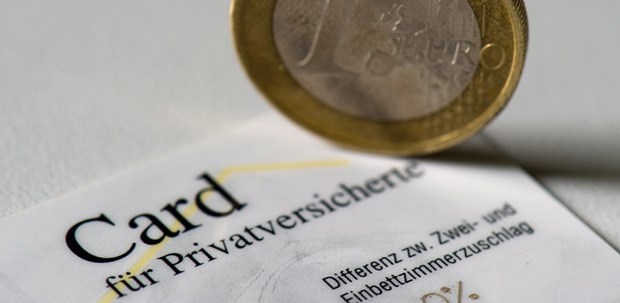 Immer mehr wandern in die PKV ab Privatversichert: Immer mehr Bürger tragen dieses Plastikkärtchen mit sich.