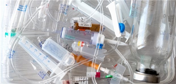 Warnung vor „Mülltsunami“ in Krankenhäusern Pro Tag fällt in jeder Klinik enorm viel Müll an. Hinzu kommt ein hoher Energiebedarf.