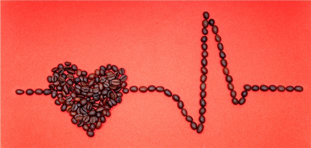 Pro Tasse Kaffee am Tag sinkt das Arrhythmierisiko Studienergebnissen zufolge um etwa drei Prozent.