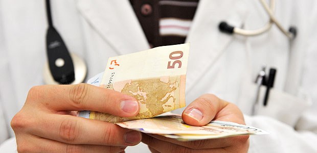 Kostenlose Kennenlernphase nicht immer rechtens Probearbeit ist in Arztpraxen auch gängige Praxis: Je nachdem, wie diese Probearbeit ausgestaltet ist, kann sich eine Vergütungspflicht ergeben.