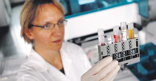 Probenvorbereitung in einem Großlabor.