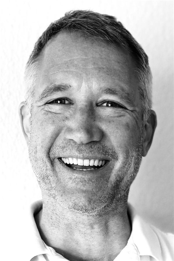 DMP Osteoporose: Wie Patienten und Praxen profitieren Prof. Christopher Niedhart ist Orthopäde, Unfallchirurg und Osteologe. Als Sachverständiger beim G-BA war er an der Entwicklung des DMP Osteoporose beteiligt. Außerdem ist er Präsident der Orthopädischen Gesellschaft für Osteologie e.V. (OGO). privat