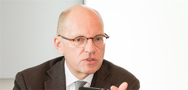 Geriater leben längst vor, was anderswo noch erlernt werden muss Prof. Cornel Sieber: Aus medizinischer Sicht gibt es sogar Ähnlichkeiten zwischen alten Menschen sowie Kindern und Jugendlichen, nämlich die häufig atypische Präsentation der Erkrankungen.