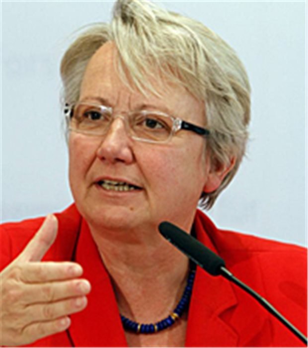 Forschungsministerin zieht die Spendierhose an Prof. Dr. Annette Schavan, CDU, Bundesministerin für Bildung und Forschung