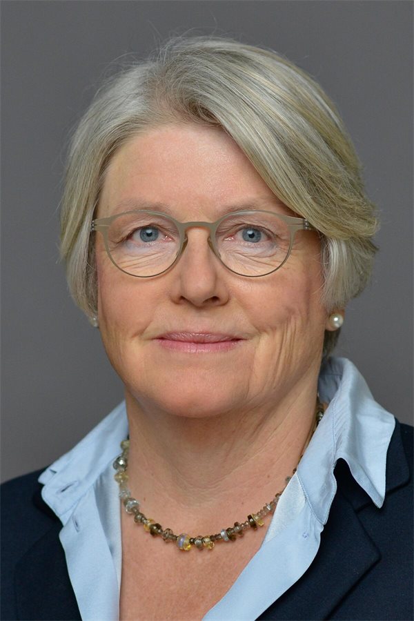 Gesetz zur Fortpflanzungsmedizin: Seit gut 25 Jahren auf der langen Bank geparkt Das Foto zeigt die Wissenschaftlerin Professor Dr. Claudia Wiesermann.