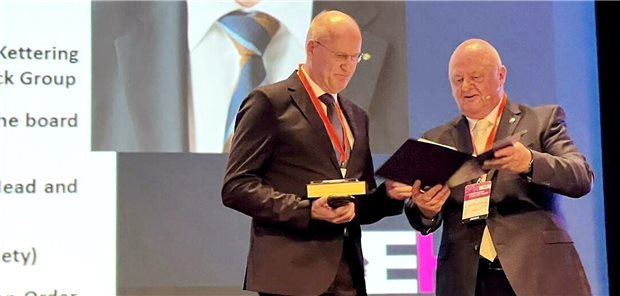 Professor Andreas Dietz ist jetzt mit dem EHNS-Award der European Head & Neck Society (EHNS) ausgezeichnet worden.