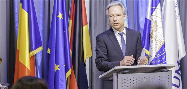 Professor Lübbe ist neuer Honorarprofessor am Campus Hamburg Professor Andreas S. Lübbe tritt seine neue Stelle in Hamburg an.
