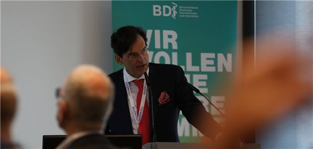 Professor Daniel Grandt fordert eine höhere Priorität für AMTS in Kliniken und Praxen.