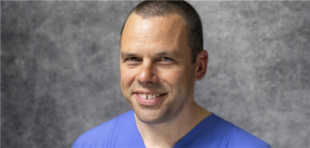 Professor Dirk Schädler leitet die Operative Intensivmedizin am UKSH in Kiel Professor Dirk Schädler ist neuer Leiter des Bereichs Interdisziplinäre Operative Intensivmedizin an der Kieler UKSH-Klinik für Anästhesiologie und Operative Intensivmedizin.