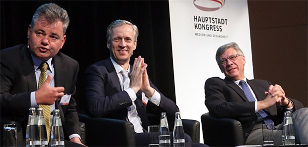 Professor Dr. Dieter Paar (Sanofi), Thomas Müller (Gemeinsamer Bundesausschuss) und BMG-Staatssekretär Lutz Stroppe (v.l.n.r.).
