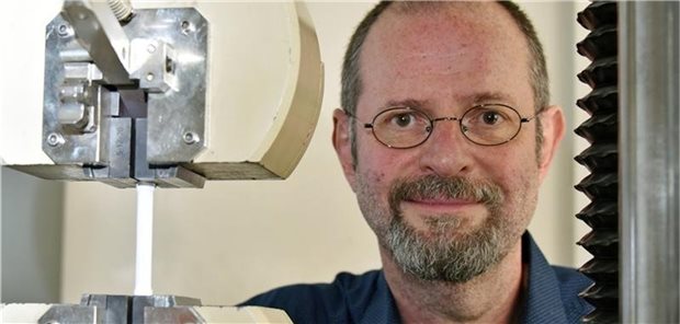 Kohlenstoff-Fasern regenerieren Knochenzement Professor Frank Müller und seine Kollegen entwickelten den selbstheilenden Knochenzement.