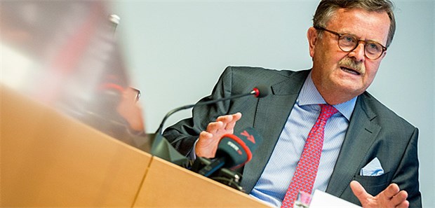 GOÄ-Reform vor letzten Hürden Professor Frank Ulrich Montgomery spricht über die Ziele der Bundesärztekammer. Weit oben auf der Agenda steht eine Novellierung der (Muster-)Weiterbildungsordnung.
