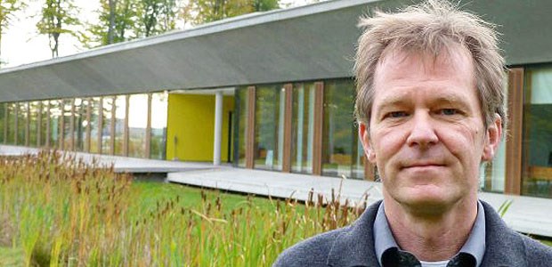 Partikeltherapie steht vor dem Aus Professor Jochen Dahm-Daphi vor dem Partikelzentrum in Marburg.