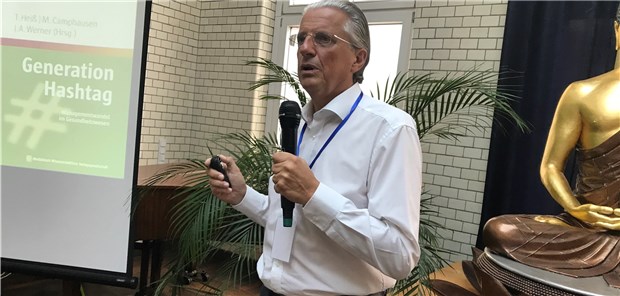 Professor Jochen Werner steht ein für seine Vision eines modernen Krankenhausbetriebes, in dem die Mitarbeiter im Mittelpunkt stehen.