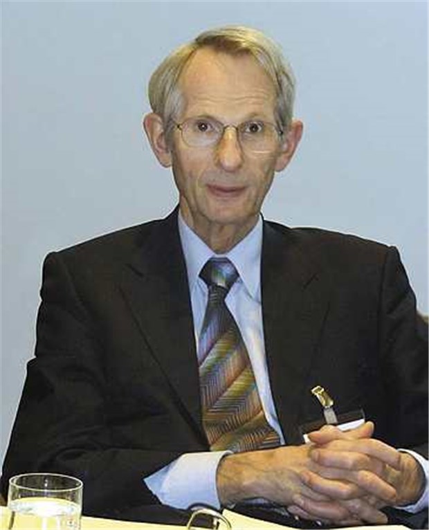 BÄK-Chef Hoppe beklagt heimliche Rationierung Professor Jörg-Dietrich Hoppe: "„Im deutschen Gesundheitswesen wird heimlich rationiert, weil nicht genügend Geld zur Verfügung steht." © iss / Ärzte Zeitung