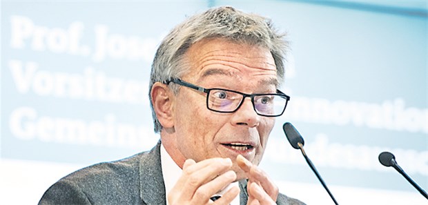 Innovationsfonds startet in die Versorgungsrealität Professor Josef Hecken sieht im Gesundheitswesen nach wie vor "interessengeleitete Beharrungskräfte".