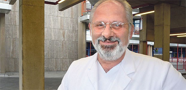 Deutscher Dr. House jetzt Zentrumsleiter Professor Jürgen Schäfer ist als deutscher "Dr. House" bekannt.