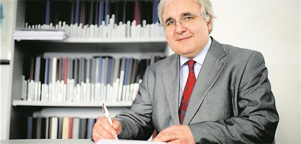 Nicht zwangsläufig kommt eine Einheits-Gebührenordnung Professor Jürgen Wasem ist unter anderem Vorsitzender des Erweiterten Bewertungsausschusses.