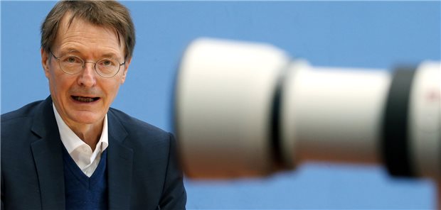 Professor Karl Lauterbach im Fokus: Manche Aussagen des Bundesgesundheitsministers haben eher anekdotische Evidenz, findet Schleswig-Holsteins KV-Chefin Dr. Monika Schliffe.