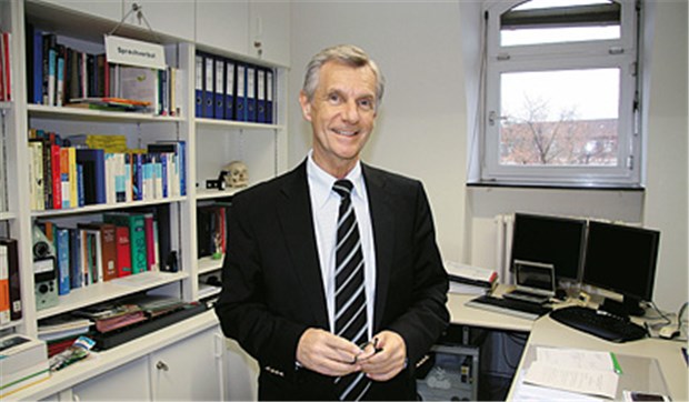 Medizinerausbildung auf dem Prüfstand Professor Manfred Gross von der Charité will die Nachwuchsmediziner besser auf die ärztliche Tätigkeit vorbereiten.