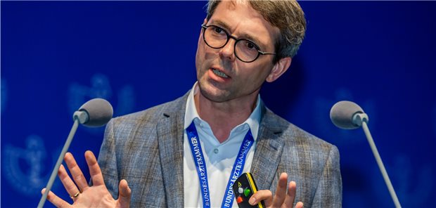 Professor Martin Holtmann vor den Delegierten des Ärztetages: Die Kinder und Jugendlichen waren häufig bereits vor der Pandemie krank. Der lange Lockdown sorgte allerdings für Verstärkung der Leiden.