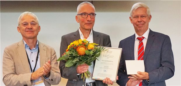 Präventions-Preis für Dresdner Pädiater Reinhard Berner Professor Reinhard Berner (m.) ist Träger des Meinhardt von Pfaundler Präventions-Preises der Stiftung Kindergesundheit.