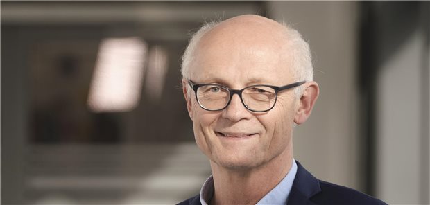 Porträtbild: Professor Reinhard Büttner