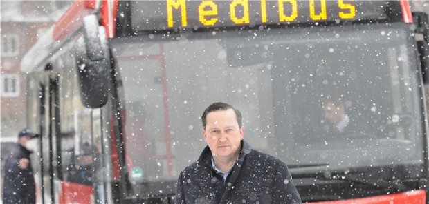 Infektiologe: Im Bus lässt sich prima gegen Corona impfen Professor Stephan Ott, Leiter des Corona-Lagezentrums im Kreis Rendsburg-Eckernförde, setzt in der Corona-Bekämpfung auf einen Medibus.