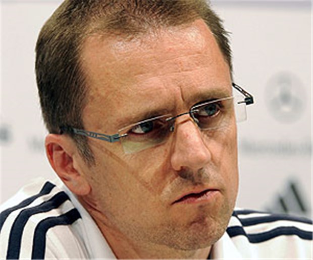 Plötzlicher Herztod bei Fußballern wird erforscht Professor Tim Meyer von der Uni Saarbrücken erforscht den plötzlichen Herztod bei Fußballern.