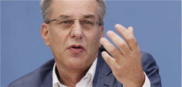 Professor Uwe Cantner, Vorsitzender der Expertenkommission Forschung und Innovation, sieht vor allem in puncto Governance noch Schwachstellen in der Lauterbach‘schen Digitalisierungsstrategie für die Gesundheit und Pflege.
