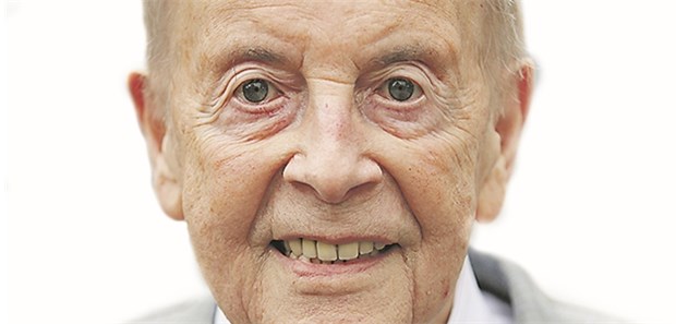 Hörsaal voll – Wildor Hollmann (92) liest Professor Wildor Hollmann macht es nach wie vor riesige Freude, mit jungen Menschen zusammenzuarbeiten.
