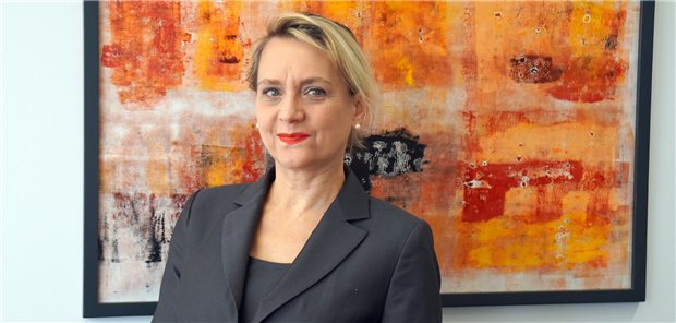 Christiane Ruth Matuschek zur Universitätsprofessorin an der Medizinischen Fakultät OWL ernannt Professorin Christiane Ruth Matuschek ist seit 2. April Direktorin der Klinik für Strahlentherapie und Radioonkologie des Klinikums Bielefeld.